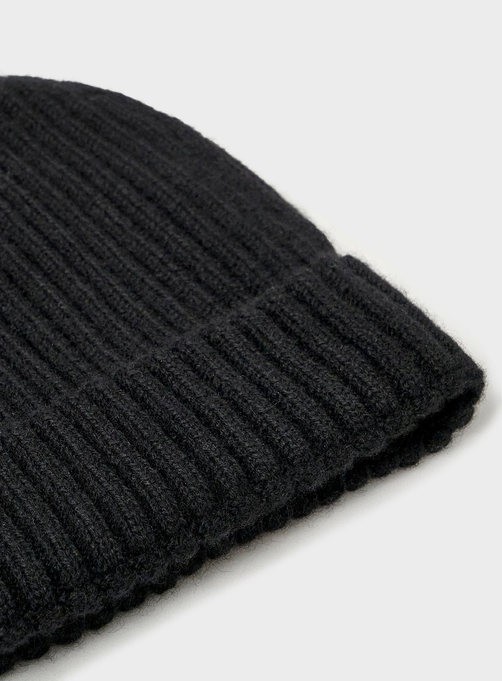 Bonnet noir côtelé en cachemire