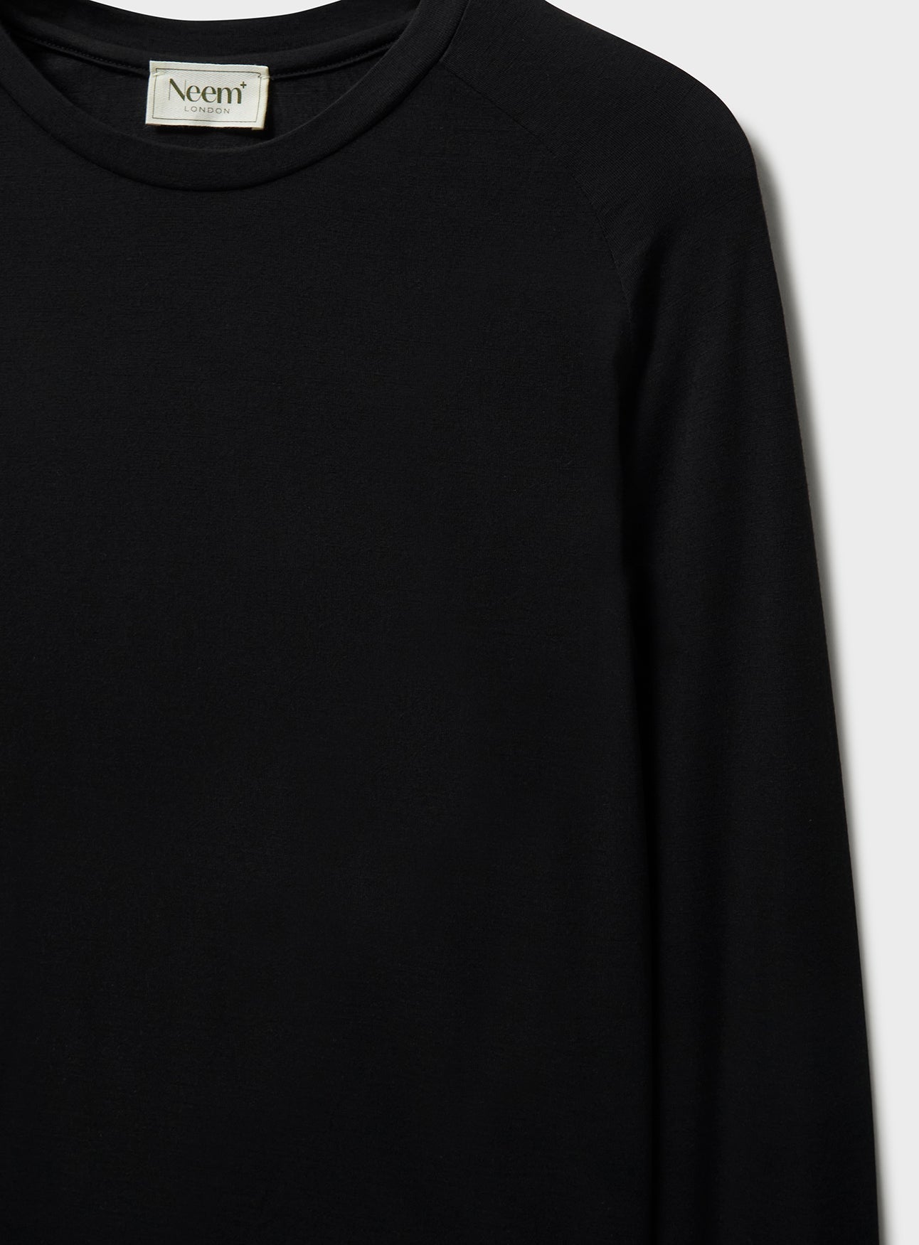 Maillot en laine mérinos noir à col rond