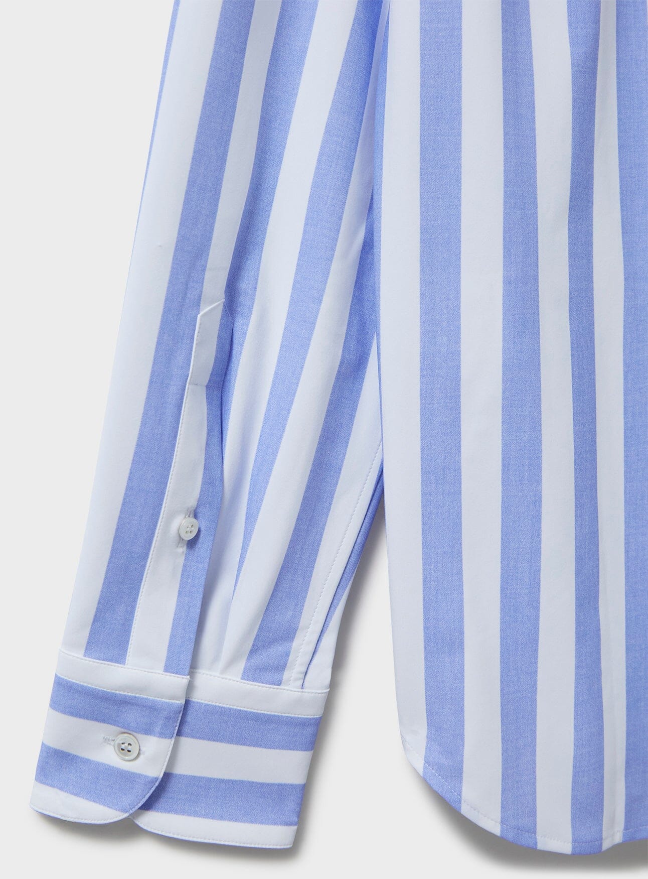 Chemise confortable à rayures italiennes recyclées et coupe évidée