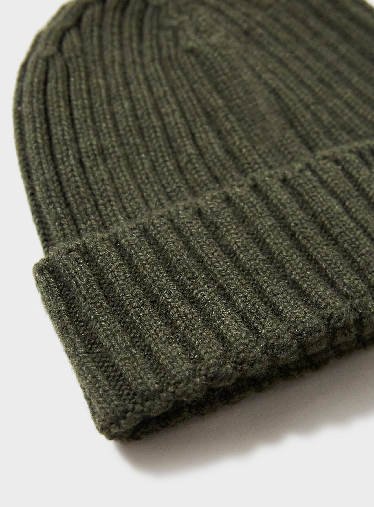 Bonnet côtelé en cachemire olive