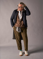 Gilet en jersey de laine mérinos à rayures couleur camel