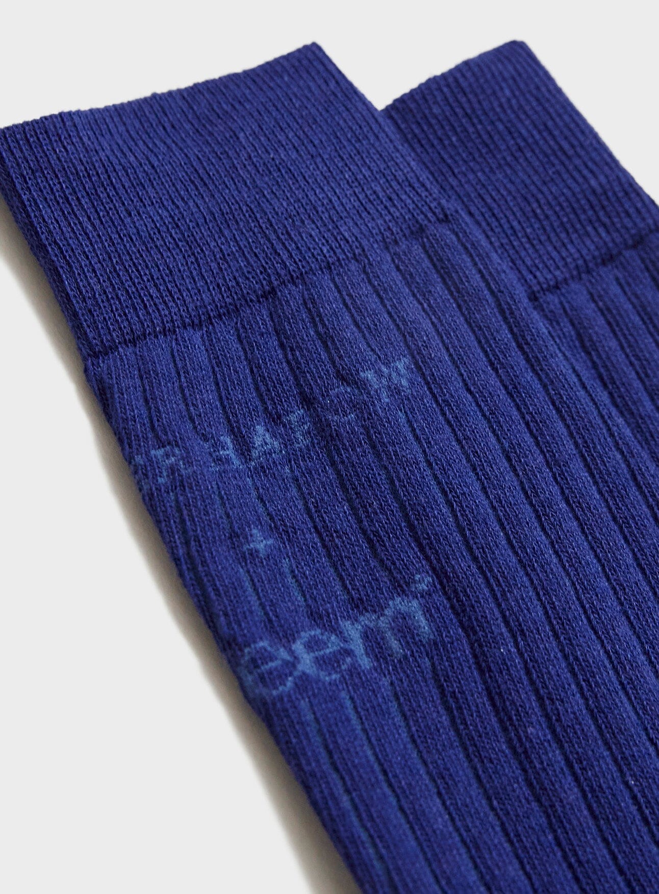 Chaussettes bleues côtelées en coton recyclé pour homme, fabrication britannique