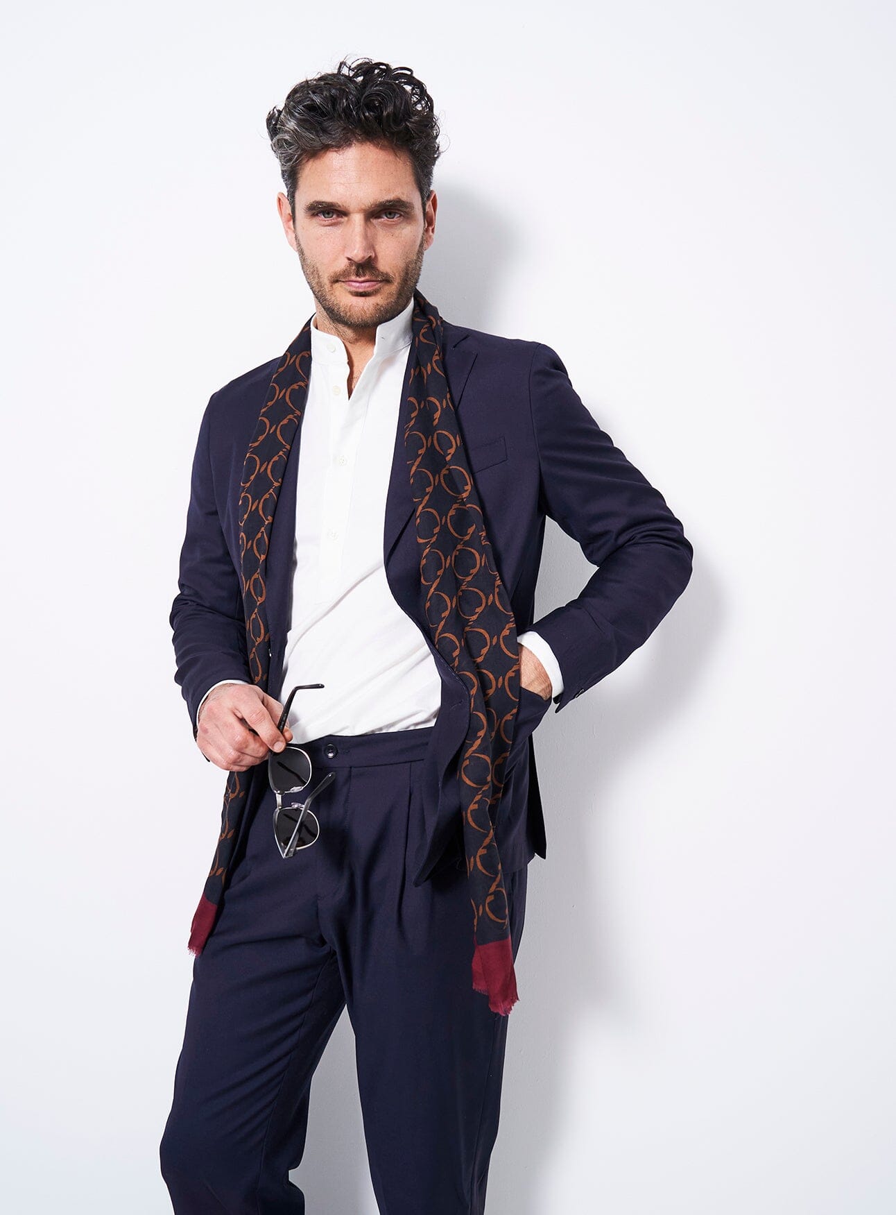 Écharpe italienne biodégradable en Tencel avec bordure noire